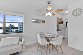 Hollywood Beachfront Apartment
